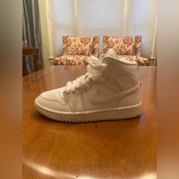 Air Jordan 1 Mid “White Snakeskin” - Picture 5 of 8